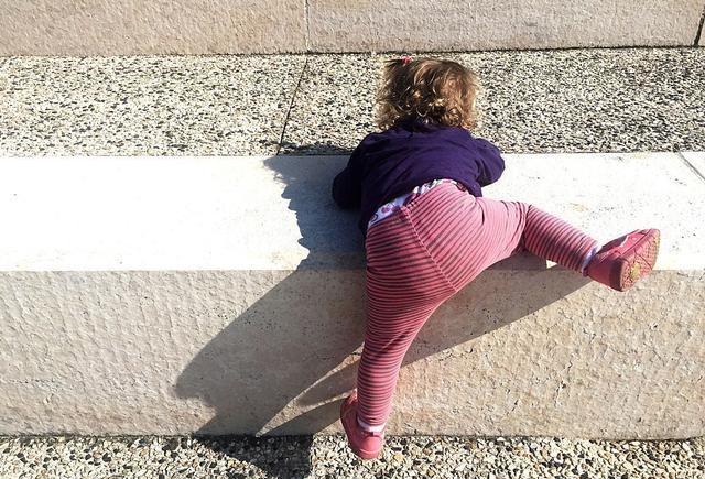 宝宝学走路, 家长的保护, 反而是孩子的障碍