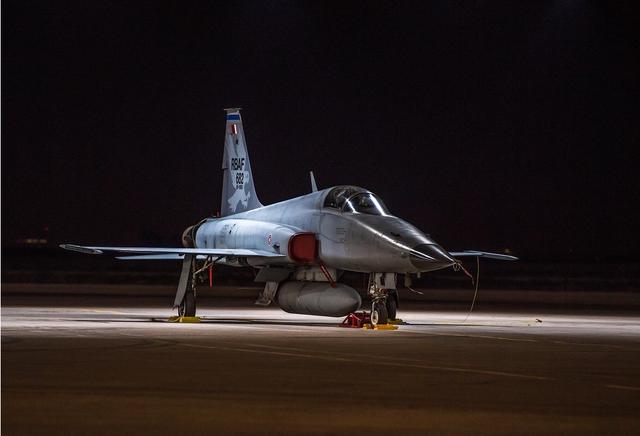 中国枭龙战机出口屡次受挫!非洲小国宁可开螺