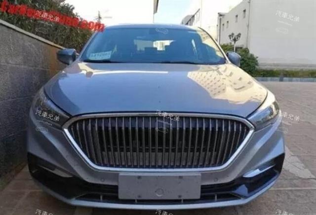 国内路边现全国首台红旗H5, 但是看前脸怎么好像缺了什么?