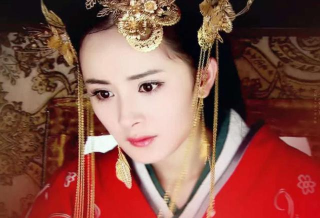 杨幂红的发紫,却戴塑料首饰?网友:被娘娘孙莉