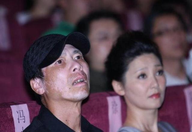 冯小刚在美国亮相!与复联英雄合照,脸比白人还