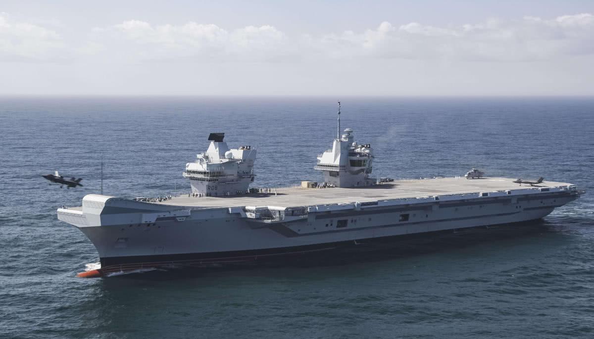 堪比科幻片!英军借美军F-35B首次在“女王”号航母上起降