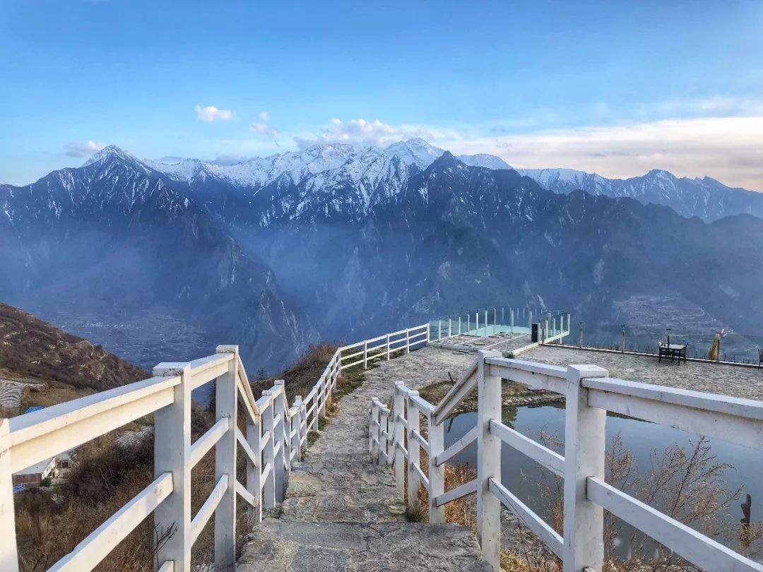 浮云牧场位于四川阿坝州理县通化乡西山村,它