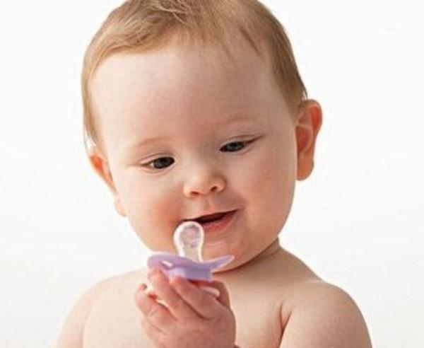 儿科医生告诉你: 安抚奶嘴何时使用? 何时戒除
