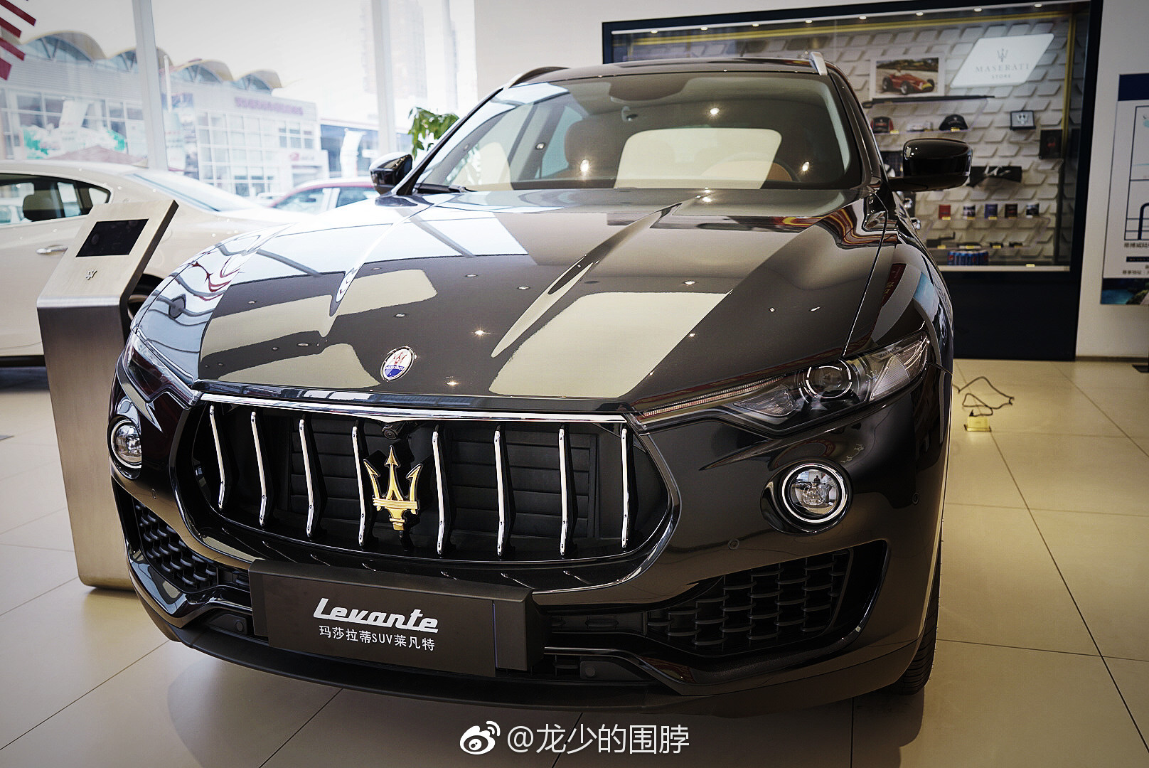 2016北京车展 美女_偷拍北京美女车展_北京车展美女