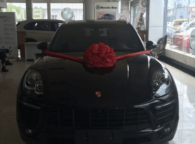 花50万元买辆保时捷Macan库存车, 车主调侃自己是捡漏之王