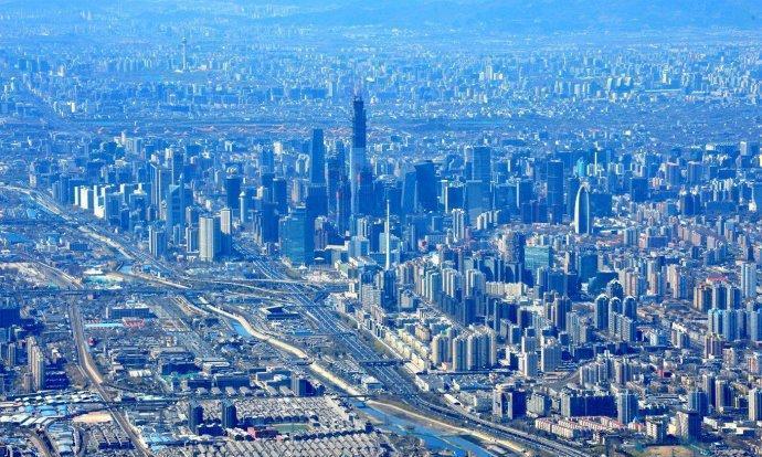 这是我第一次赶上天气这么好,从空中看到北京的全貌.