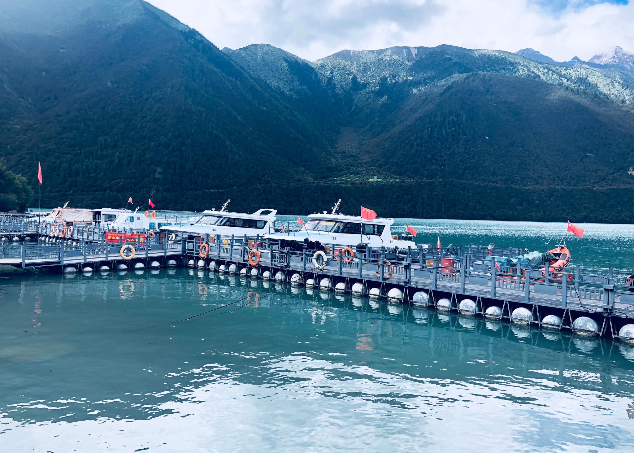 巴松措和纳木错哪个更值得去