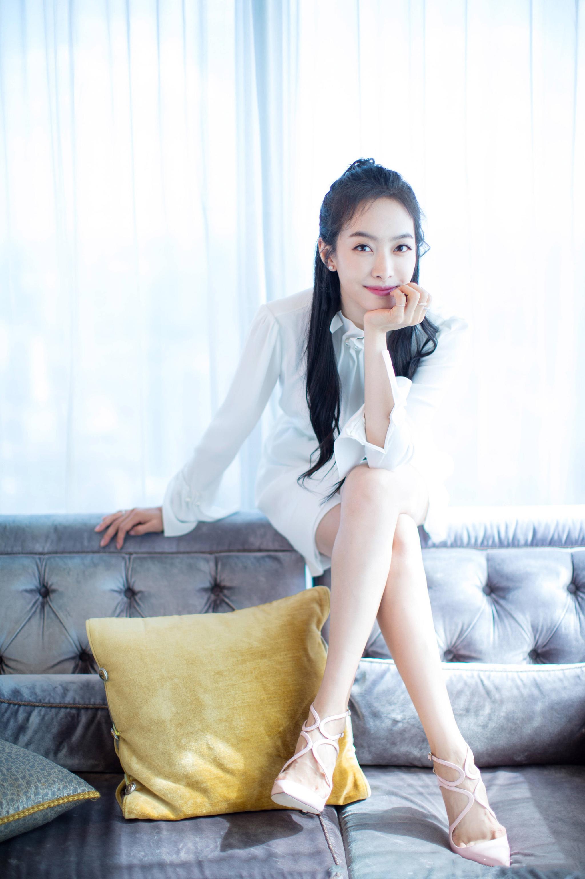 宋茜换了个发型大变样，连衣裙绑蝴蝶结美回18岁，差点没认出来