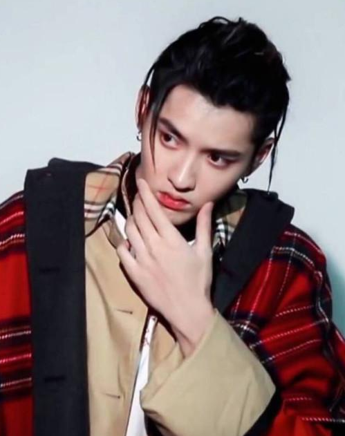 男星脏脏辫发型大比拼:千玺靠颜值撑着,吴磊老十岁,最服气胡歌