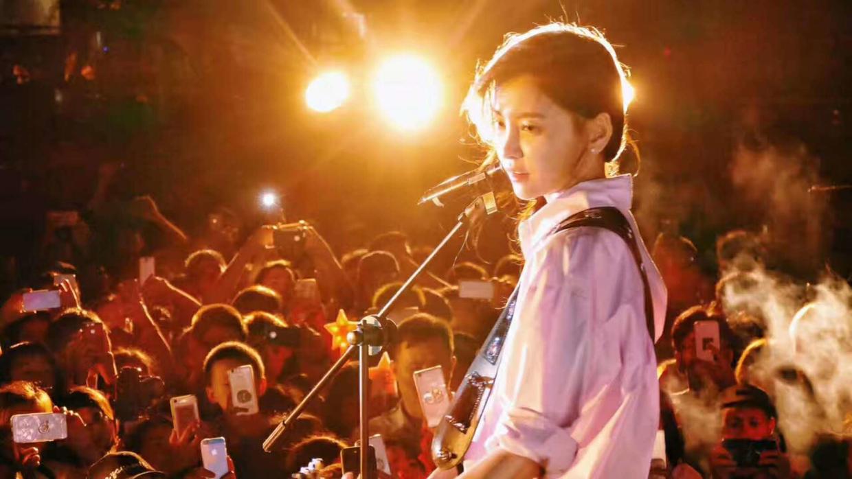 于文文和张天爱,网友们傻傻分不清?一个美的眼晕,另一个却整容