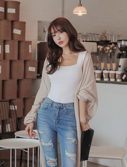 街拍:文静高挑有型的美女,时尚大方显高挑