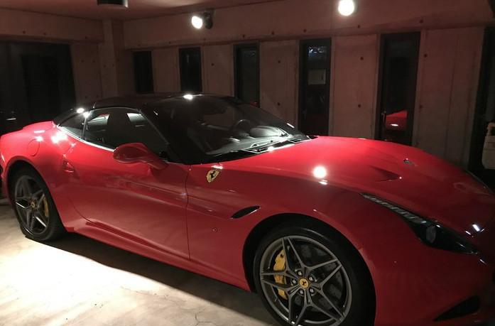 北京富商308万提法拉利加州T, 坦言机械钥匙却让自己拿不出手