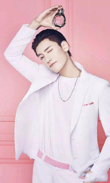 nine percent粉色照撩人,陈立农范丞丞谈恋爱的