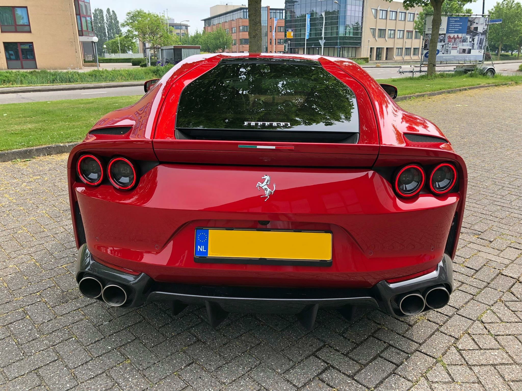 红马法拉利812Superfast_新浪看点