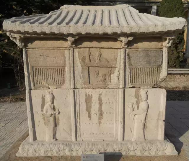 安丘石埠子出土一石棺,人称九女坟