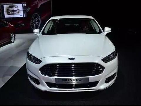 最良心B级车，高颜值低油耗，爆减四万，买不起帕萨特就买它