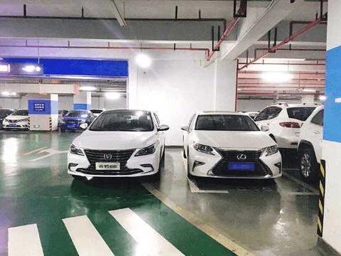 停车场碰到长安睿骋CC和雷克萨斯, 一模一样, 不看车标分不清