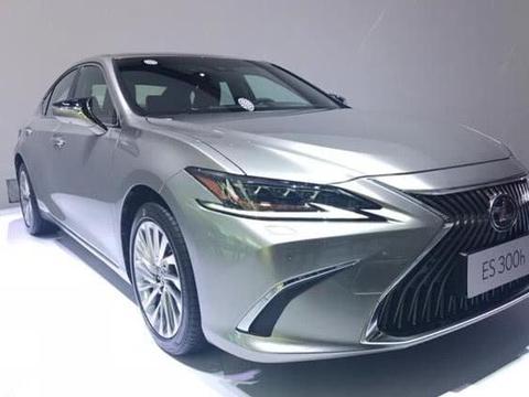 首台雷克萨斯ES到店, 颜值更能装, 就是内饰很糟心!