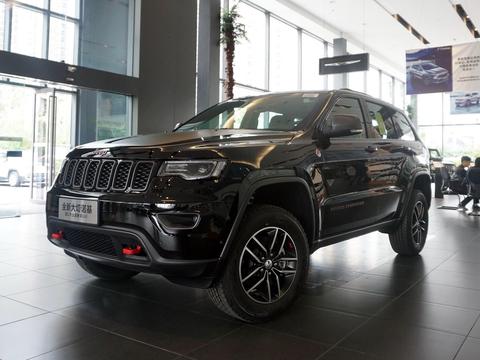 Jeep大切诺基官降后又有优惠，标配V6，比Q5更越野的进口SUV