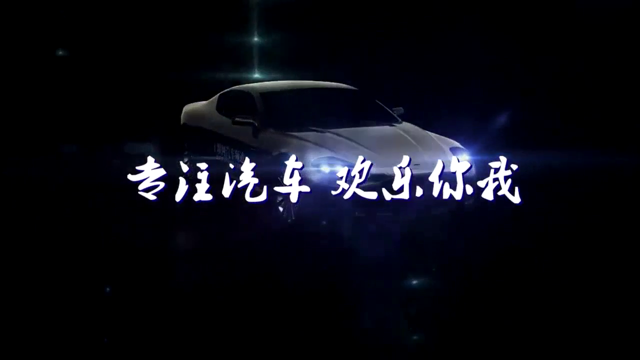 电动车女司机对红灯视若无物，结果被轿车给教训了！