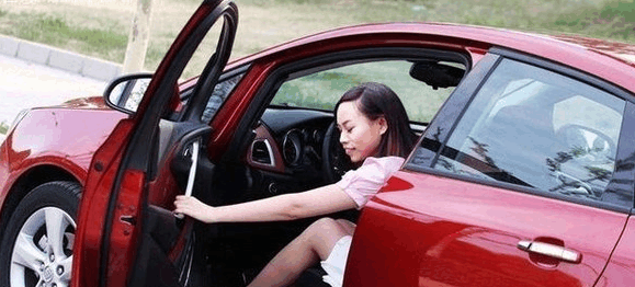 凤姐择偶要求那么高, 却选了这辆车, 这车配得上凤姐的气质吗?