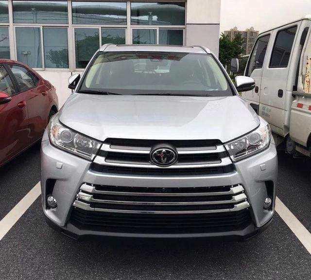 全国首批18款丰田汉兰达到店, 6座6年免检, 网友: 比国外晚一年