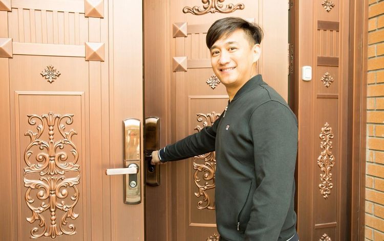 黄磊唱歌水平不输音乐诗人李健,为何却不唱了