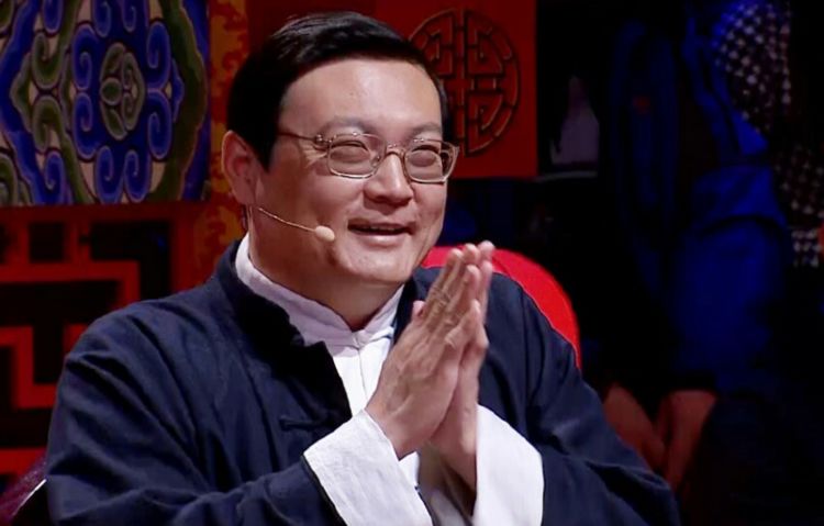 老梁点评前央视主持人崔永元和李咏,可谓是一