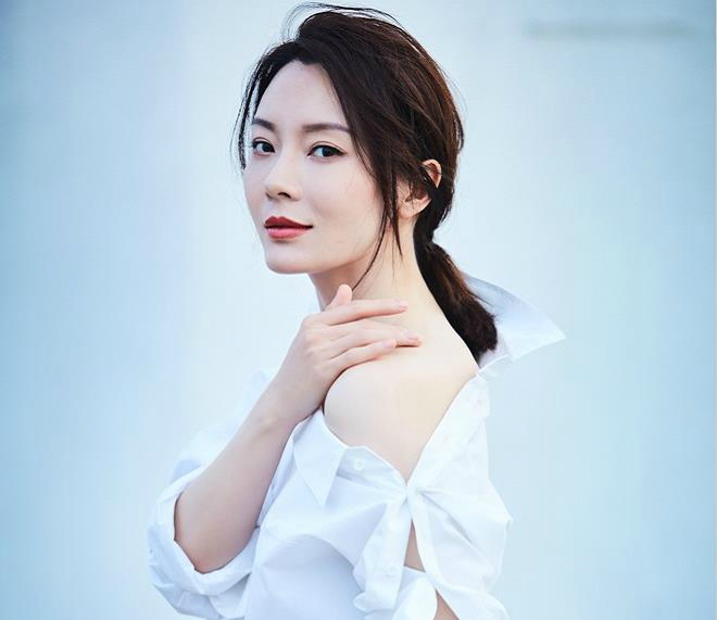 把白阴部穿成凹凸的也就这几位衬衣,杨幂上榜女星性感美女性感图片