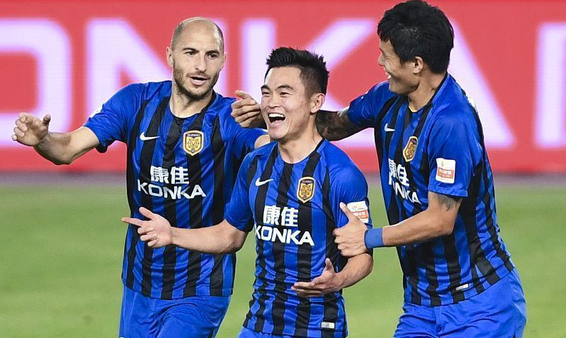 恒大用郑龙交换江苏苏宁的黄紫昌