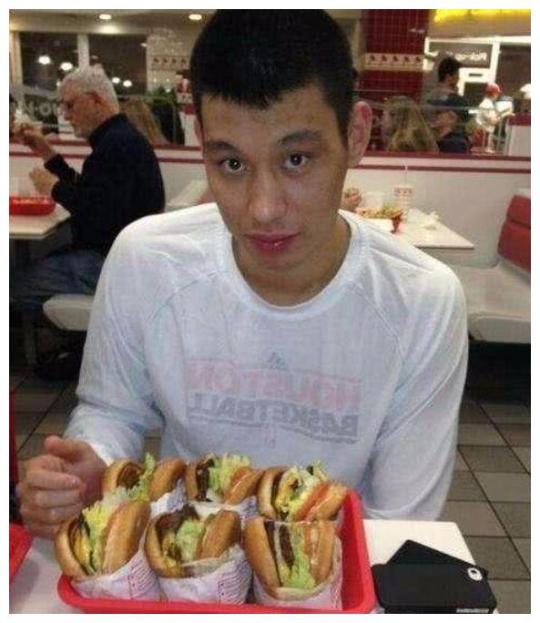 NBA球员的饭量能吃多少?奥尼尔吃的最多,詹姆