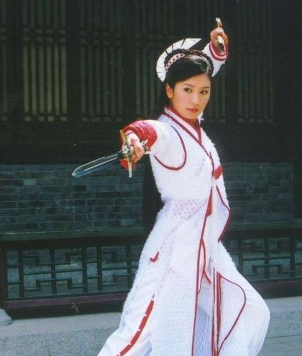 2003年版《倚天屠龙记》幕后花絮图集,赵敏太可爱了