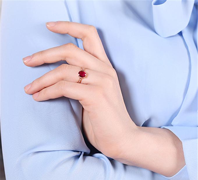 手上装饰戒指不能少 让你白净又高贵