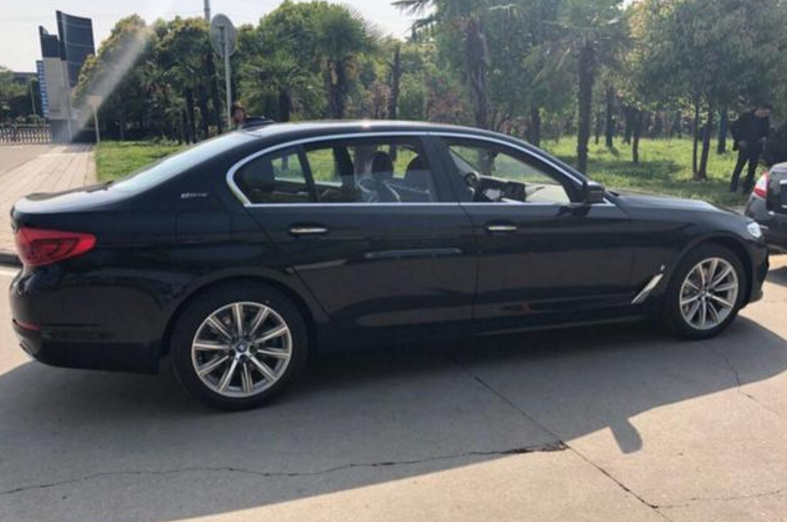 宝马530LE提车,百公里油耗7-8个油,静音性好,