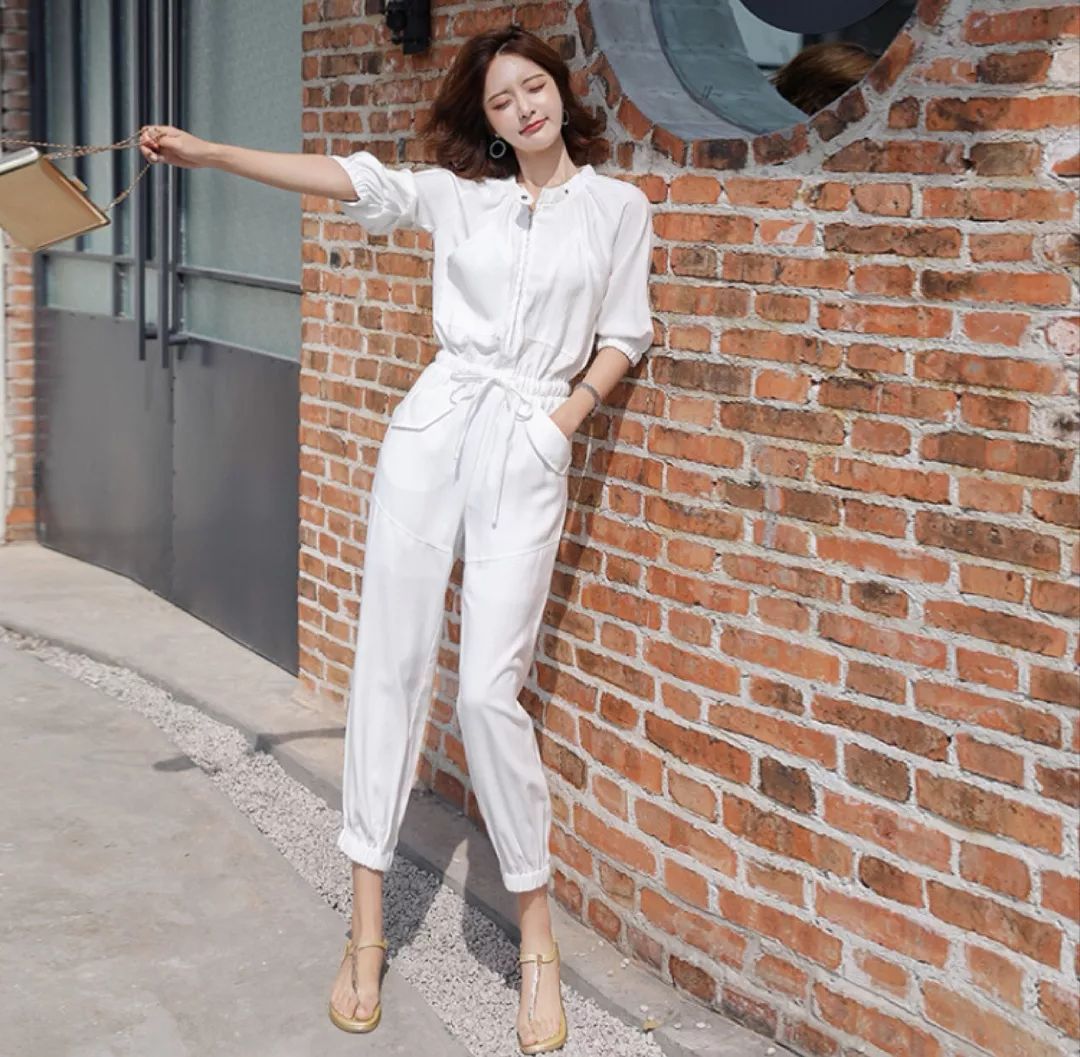 懒妹子穿连体裤,省心显瘦时髦,一举数得