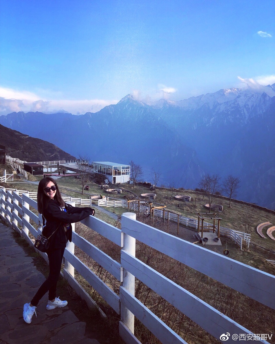 四川旅游--阿坝浮云牧场