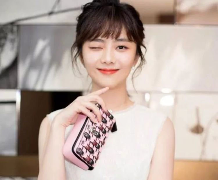 谭松韵玩了10年地下恋情,男友叫吴奕辰,被曝已