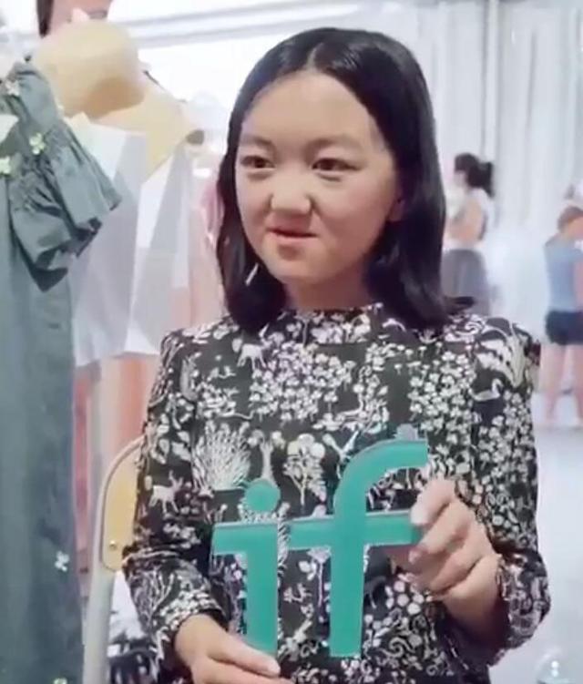 而李嫣在秀场求助的筹备中,不外现场的她自傲满满,整个人私人仍旧很