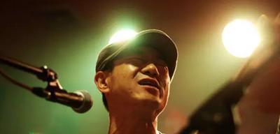 落魄传奇鼓手, 曾让刘欢落泪羽泉敬畏, 歌曲却被