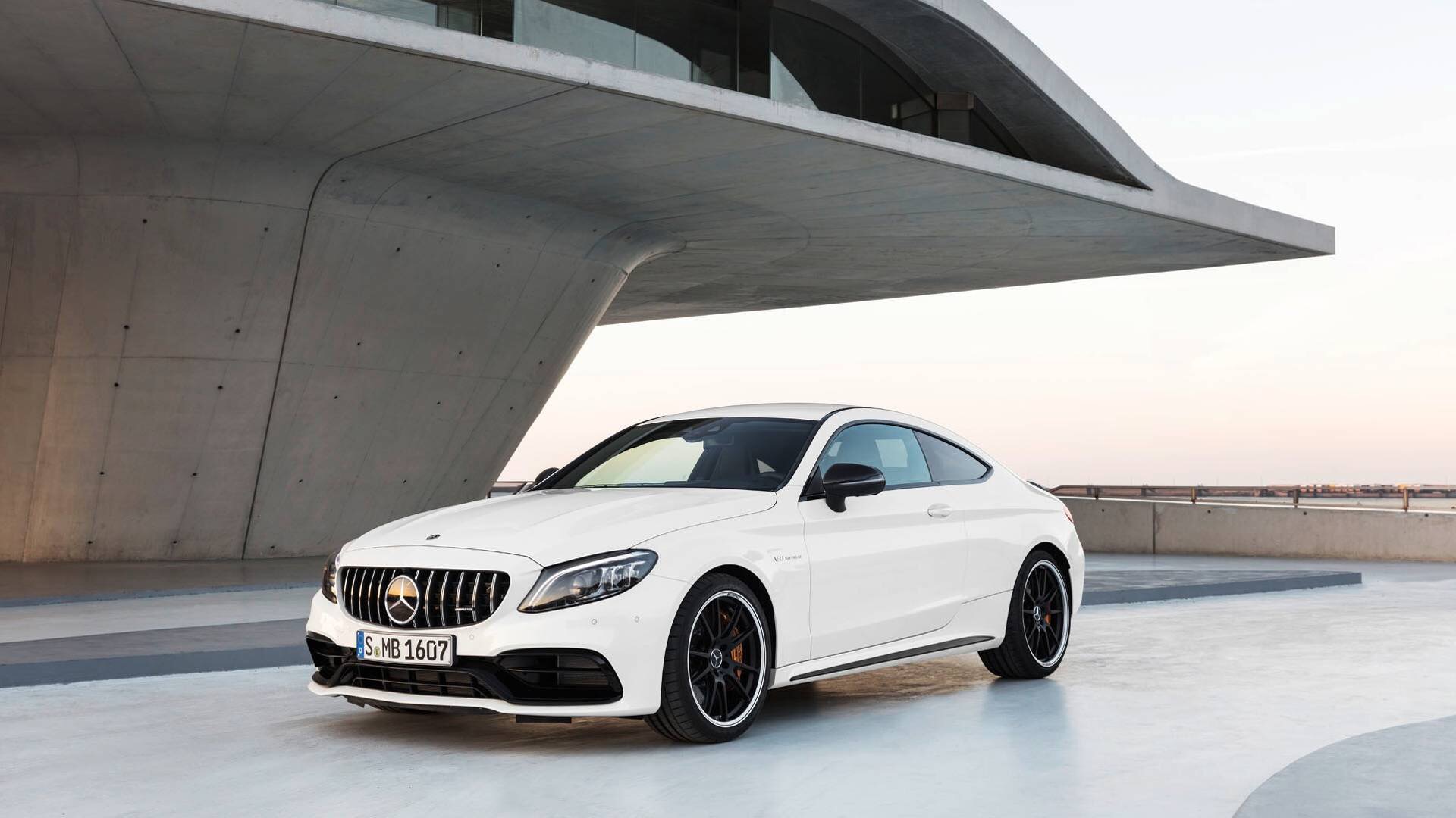 奔驰中期改款AMG C63s Coupe官图发布看来以后AMG车型的中网都会采用