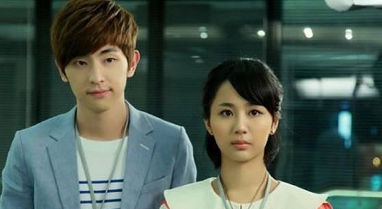 原来赵丽颖跟邓论五年前就认识了第一次见面就