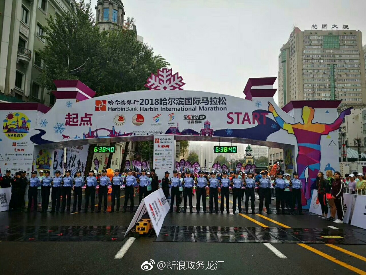 8月26日,2018哈尔滨国际马拉松于上午7:30鸣枪开跑