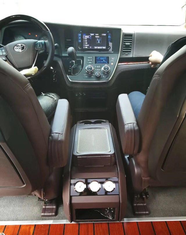 专注内饰，打造独特氛围 陕西雅汇丰田塞纳内饰改装