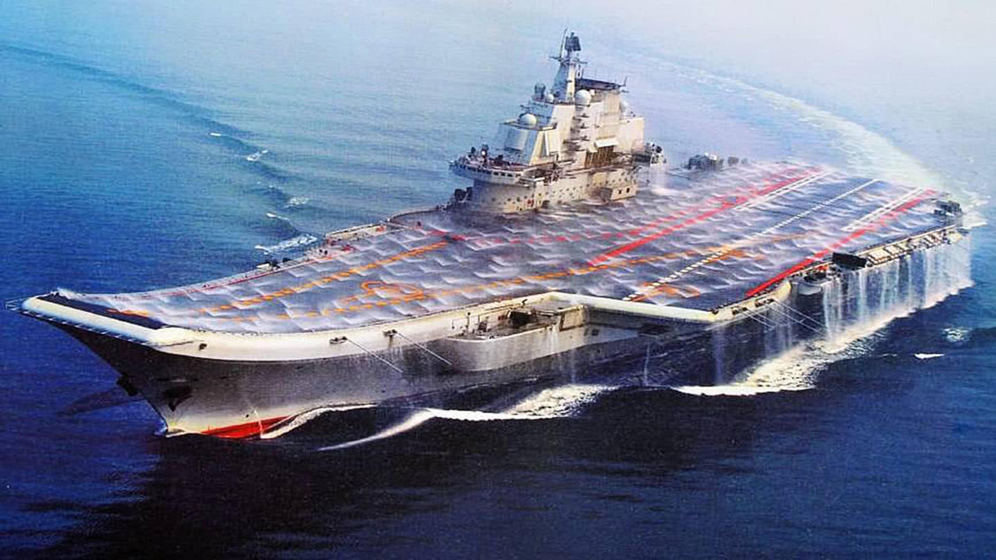 辽宁号航空母舰图片