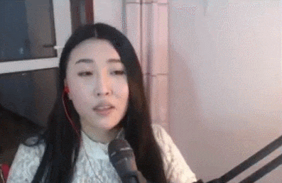 第一个陨落的大主播 斗鱼阿怡斗鱼陨落主播一姐弹幕新浪新闻 