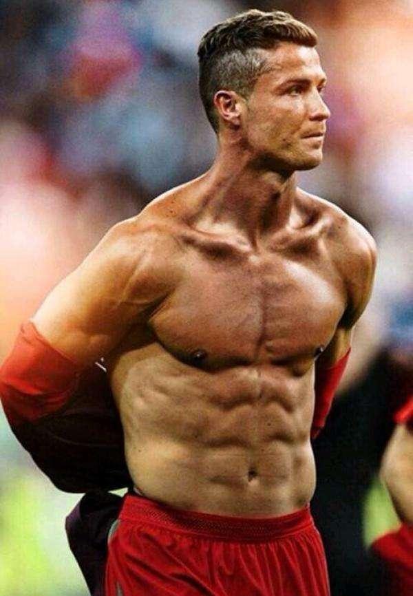 梅西、C罗与国足伙食大对比!看完就知道为啥国足叫白斩鸡了