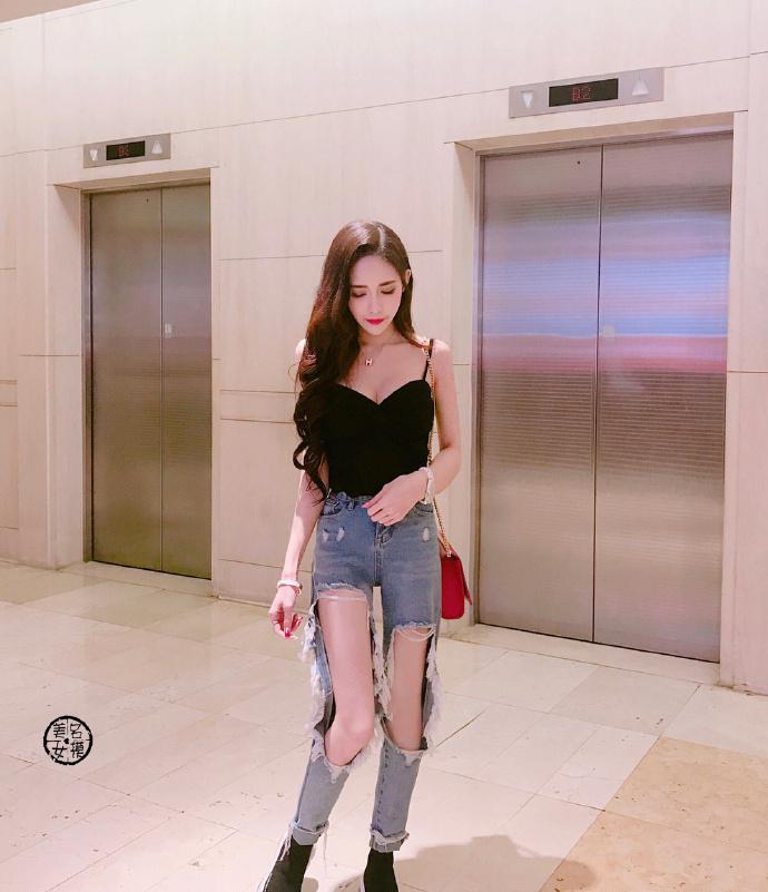 路人街拍，这美腿，也太细了吧