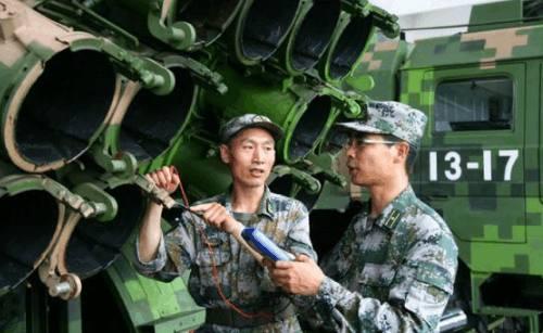 中国装备该火箭炮,精度达到米级,是炮兵历史上的一次
