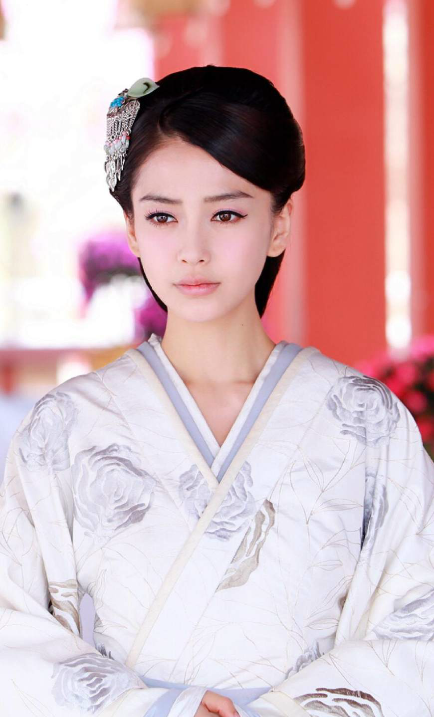 杨颖主演的电视剧《云中歌》,杨颖第一部古装剧,饰演的女主是异域